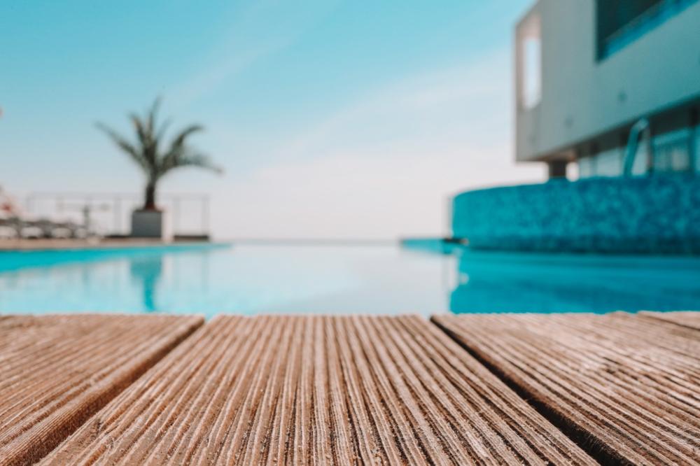 Bord de piscine